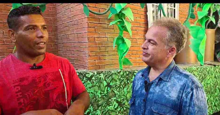 Carnavalesco Marcus Paulo em entrevista ao SRzd. Foto: SRzd