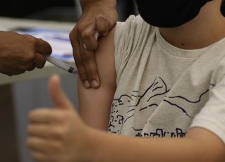 Vacinação em crianças. Foto: Tânia Rêgo/Agência Brasil