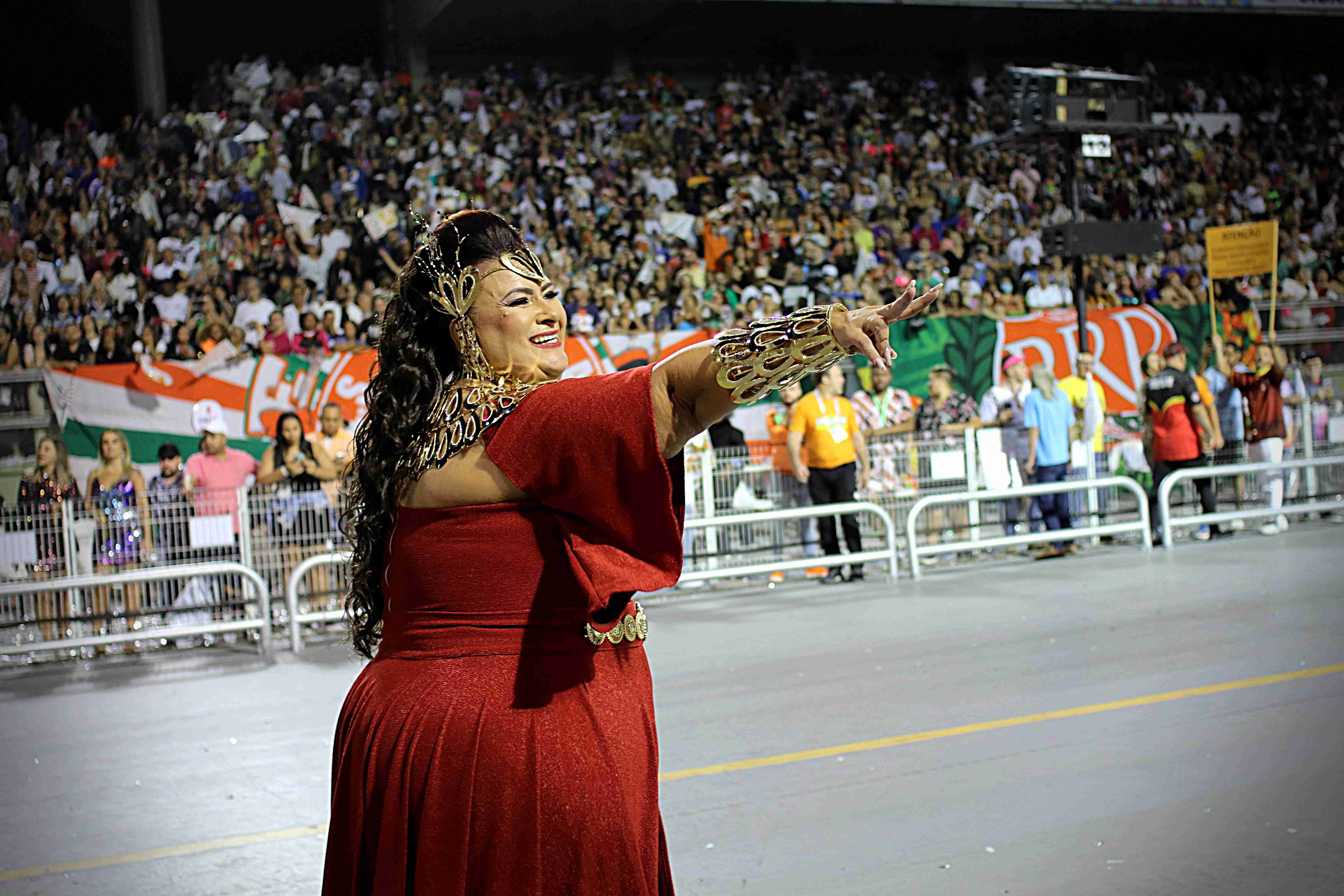 Solange Cruz no desfile 2022 da Mocidade Alegre. Foto: Fausto D’Império/SRzd