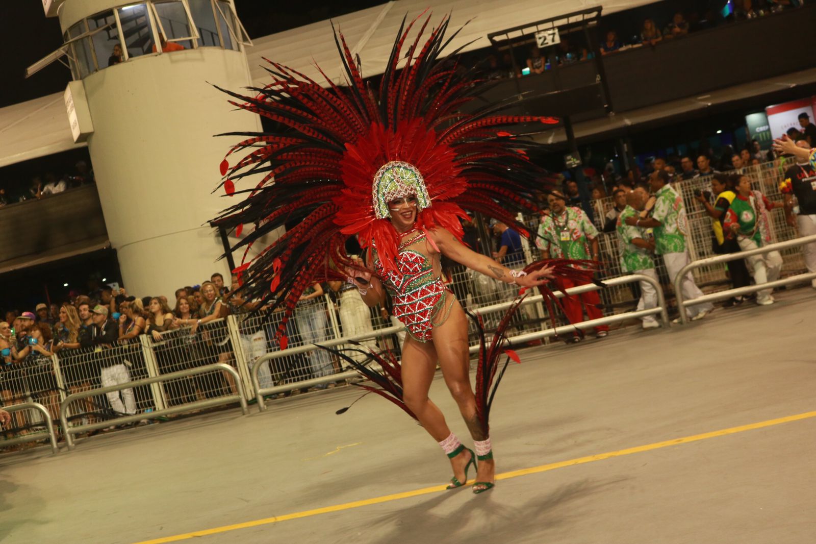 Kakah Morenah no desfile 2022 da X-9 Paulistana. Foto: Cesar R. Santos/SRzd