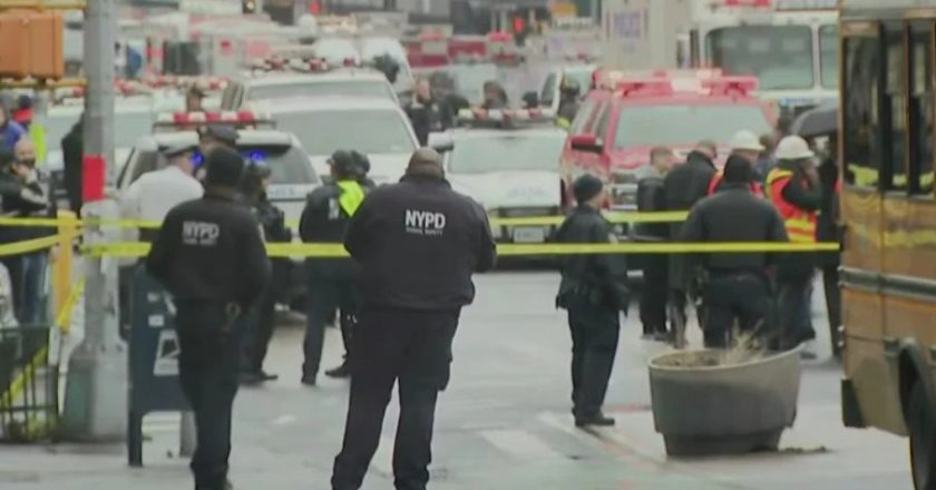 Pessoas foram baleadas em estação de Nova York. Foto: Reprodução/CNN