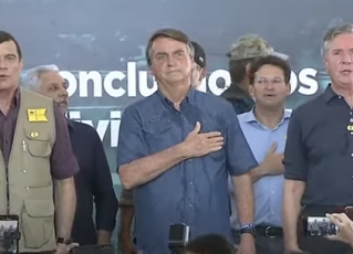 Ao lado de Collor e caciques do Centrão, Bolsonaro diz que velha política passou. Foto: Reprodução da TV