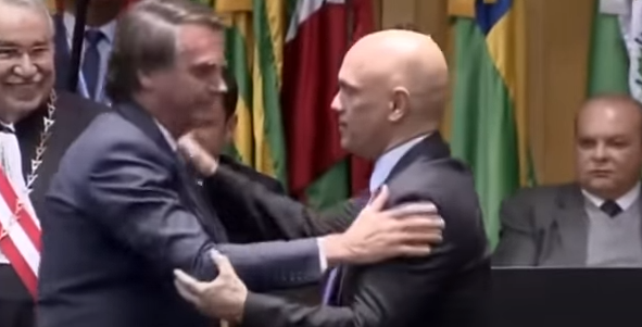 Cumprimento de Bolsonaro e Moraes