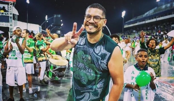 Renan Ribeiro, carnavalesco da Camisa Verde e Branco. Foto: Sintonia de Bambas/Reprodução/Instagram