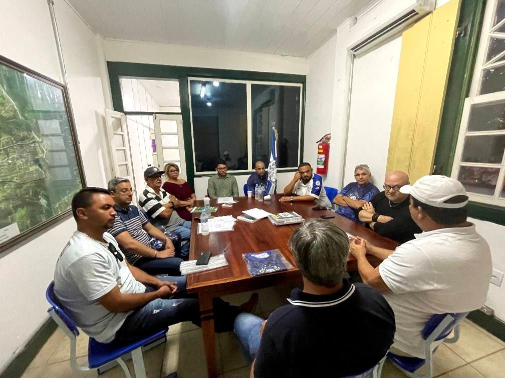 Diretoria da Acadêmicos do Tatuapé é recebida na prefeitura de Paraty. Foto: Reprodução/Facebook