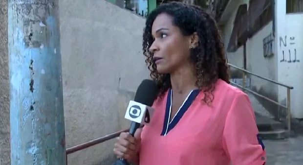 Repórter da TV Globo é ameaçada ao vivo por homem armado. Foto: Reprodução/Globo
