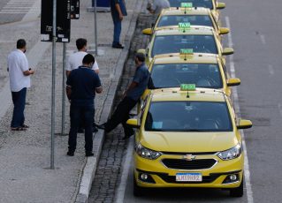 Táxis na região central do Rio. Foto: Fernando Frazão/Agência Brasil