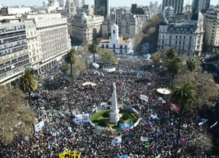Argentinos se mobilizam após atentado contra vice-presidente Cristina Kirchner. Reprodução de vídeo