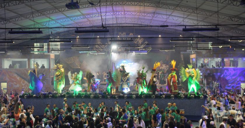 Fantasias da Vila Maria para o Carnaval 2023. Foto: Paulo Sadao e Ladislau/Facebook