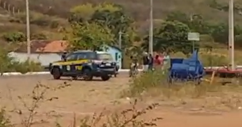 Ação da Polícia Rodoviária Federal durante segundo turno das eleições. Foto: Reprodução de vídeo/Twitter