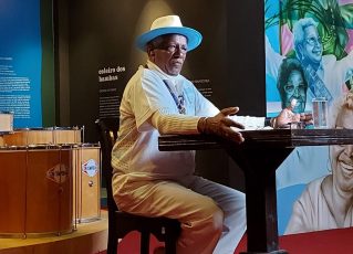 Carlinhos Brilhante grava depoimento para Museu do Samba. Foto: Divulgação