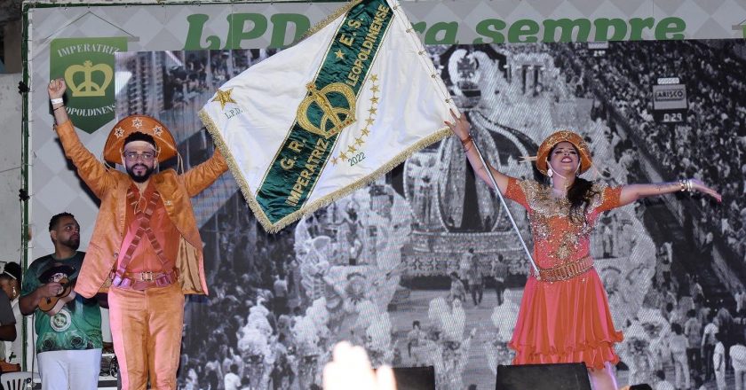 Casal na final de samba da Imperatriz para o Carnaval 2023. Foto: Foto Reprodução/Twitter/Imperatriz