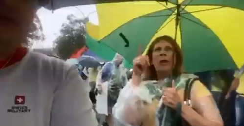Bolsonarista diz que opositores estão mandando a chuva para atrapalhar atos golpistas. Reprodução de vídeo