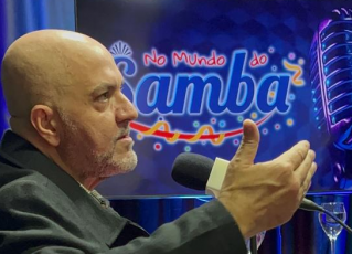 Mestre Adamastor em entrevista ao No Mundo do Samba. Foto: Capital Mais Com Você