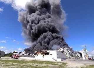 Incêndio destrói loja da Havan em Vitória da Conquista, na Bahia. Foto: Divulgação/Corpo de Bombeiros