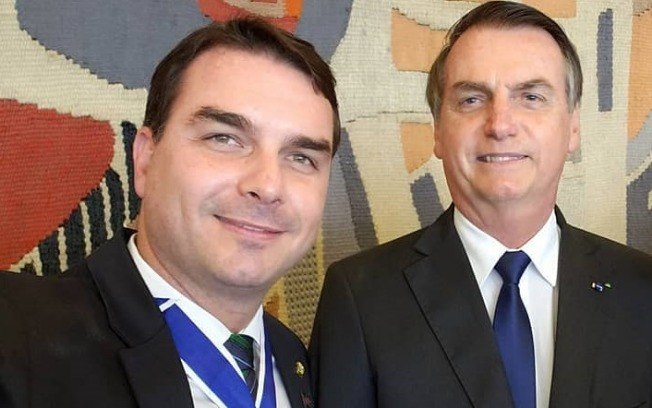 Flávio e Jair Bolsonaro. Foto: Reprodução/Instagram/Flávio Bolsonaro