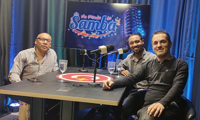 Carlos Seles em entrevista ao programa No Mundo do Samba. Foto: Rádio Capital