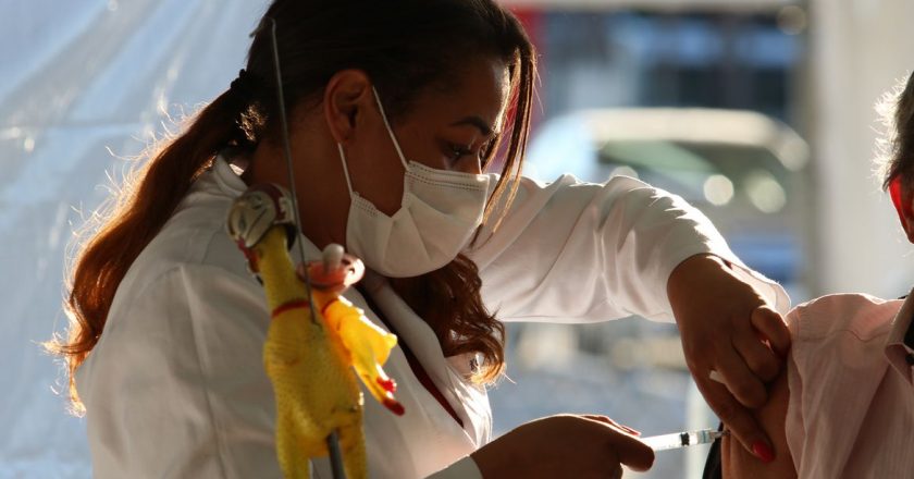 Vacinação contra covid-19. Foto: Rovena Rosa/Agência Brasil