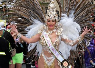 Camila Prins recebe faixa de rainha da Corte do Carnaval de Lausanne na Suiça. Fotos: Carla Alvez