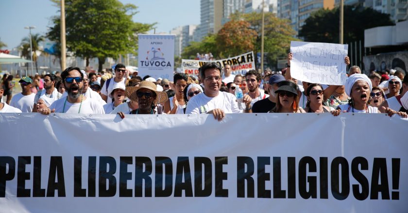 Caminhada na praia de Copacabana em defesa da liberdade religiosa Foto: Fernando Frazão/Agência Brasil