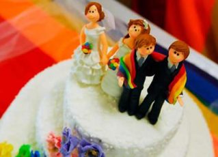 Topo de bolo com menção ao casamento homoafetivo. Foto: Divulgação