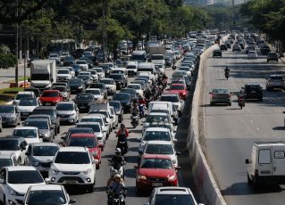 Trânsito intenso na Avenida Tiradentes, em SP. Foto: Fernando Frazão/Agência Brasil