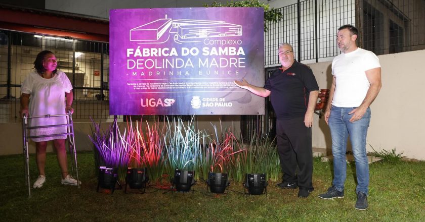 Entrega das placas nas Alamedas da Fábrica do Samba. Foto: Liga-SP - @maiabevi