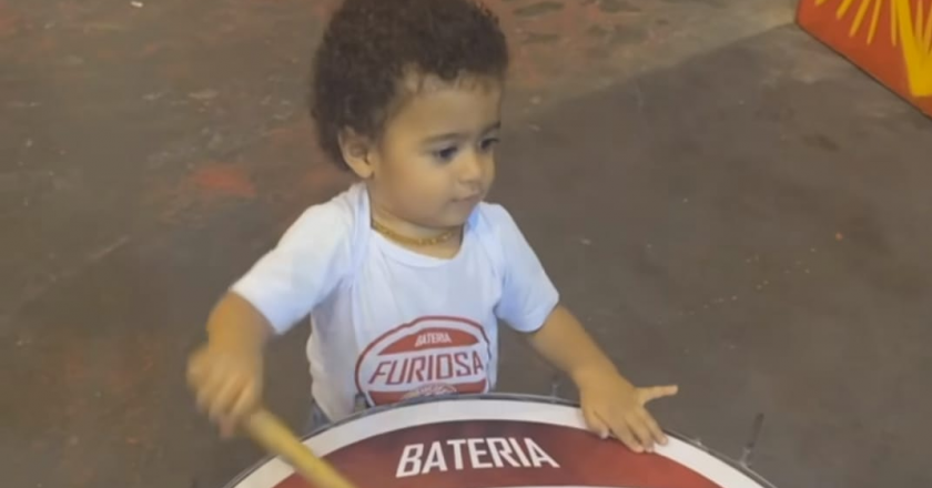 Viviane Araújo leva filho para conhecer quadra da Salgueiro. Foto: Reprodução de Vídeo/Instagram