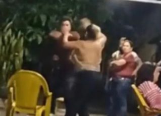 Cantor sertanejo é flagrado agredindo a própria mãe. Foto: Reprodução de Vídeo/Twitter