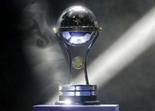 Taça da Copa Sul-Americana. Foto: Reprodução/Conmebol