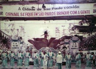 Desfile em 1984. Foto: Reprodução/Facebook/Rosas de Ouro