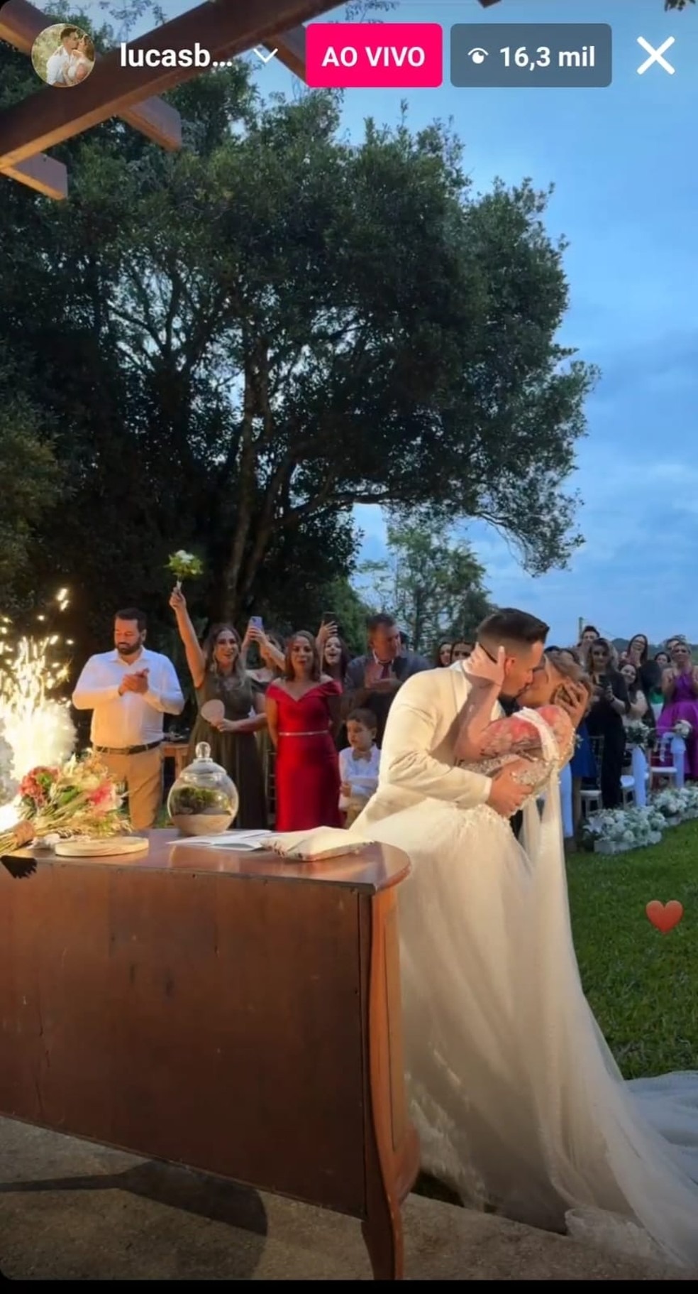 Isabel Velos e Lucas Borbas se casam. Foto: Reprodução/Instagram