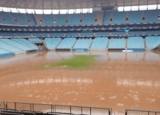 Água invade a Arena do Grêmio. Foto: Reprodução de vídeo
